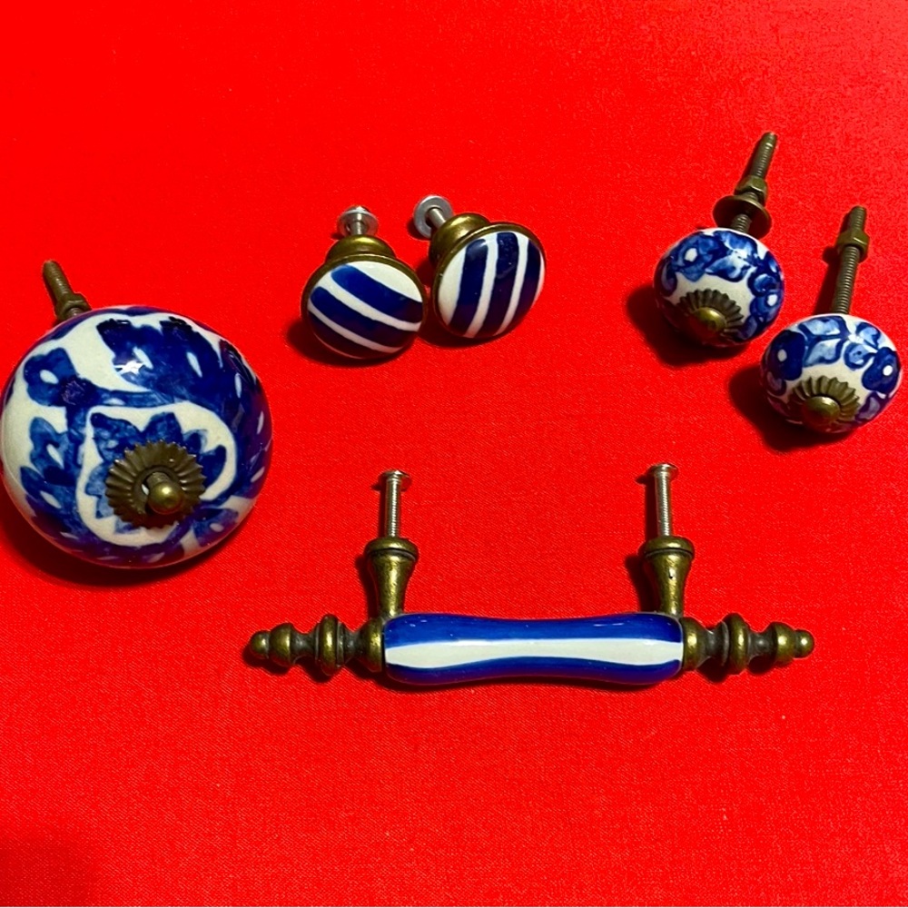 Like new! VINTAGE Anthropologie Lot of 6 ceramic/brass boho knobs & drawer pull!